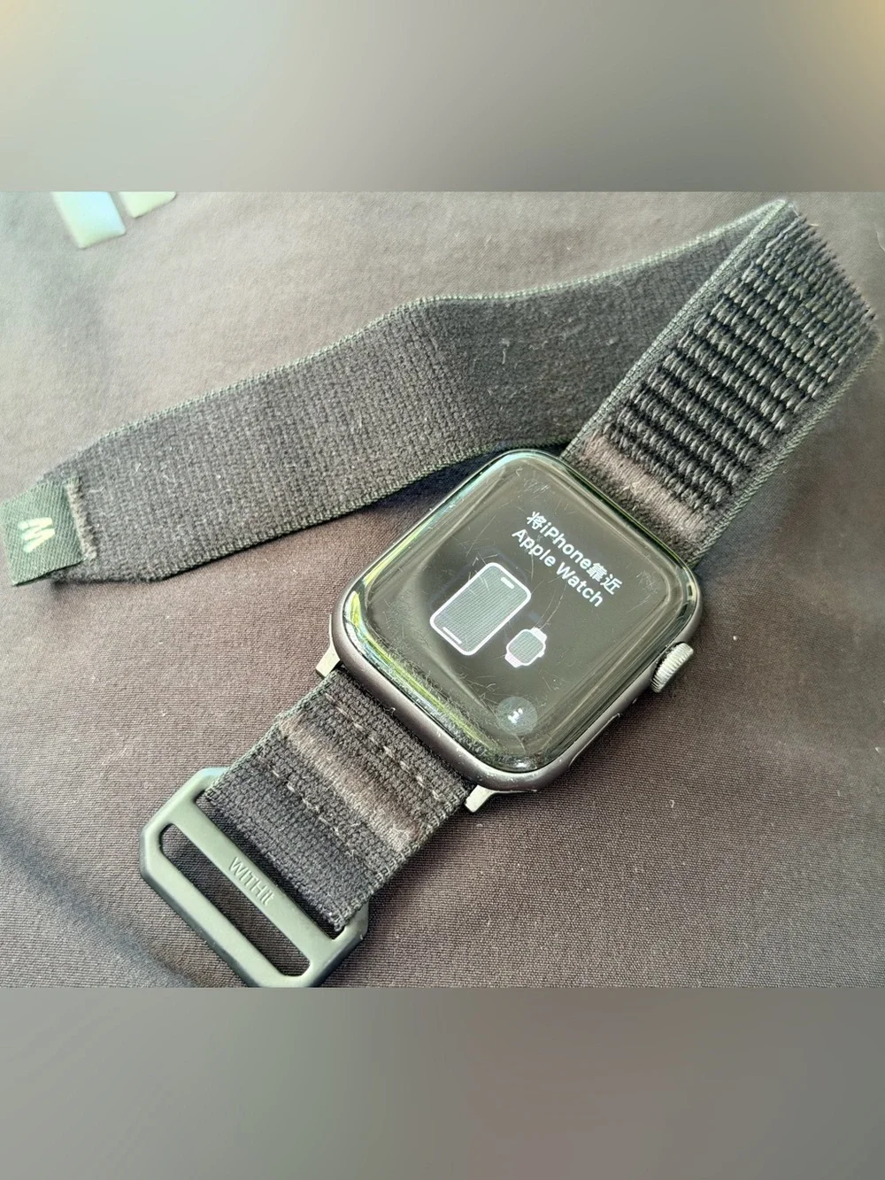 Apple Watch Series 5, 44mm - Black Sport Loop Band